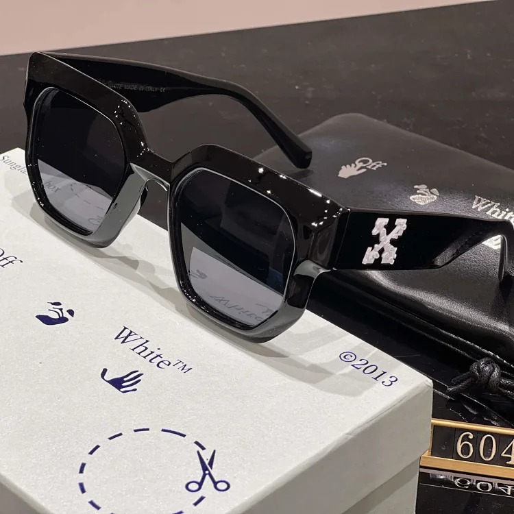 Fashionable summer casual sunglasses