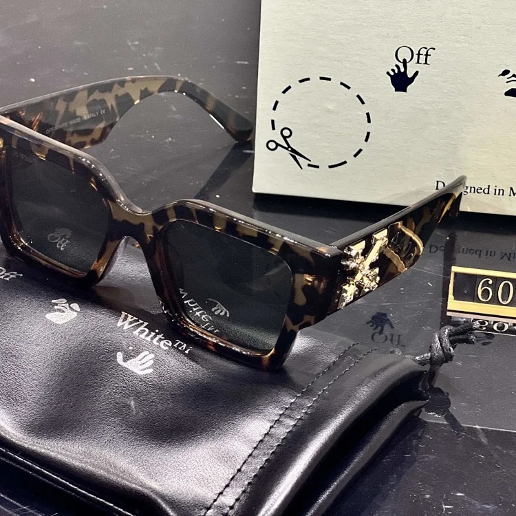 Fashionable summer casual sunglasses