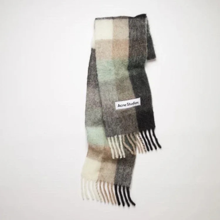 2023 autumn and winter star Yang Mi's new thickened and warm rainbow-colored plaid scarf tassel color-blocked ac shawl