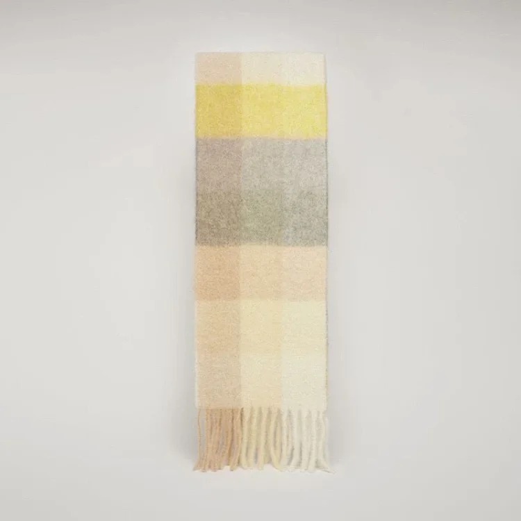 2023 autumn and winter star Yang Mi's new thickened and warm rainbow-colored plaid scarf tassel color-blocked ac shawl