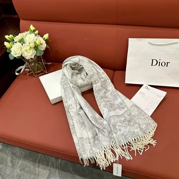 2023 autumn and winter star Yang Mi's new thickened and warm rainbow-colored plaid scarf tassel color-blocked ac shawl