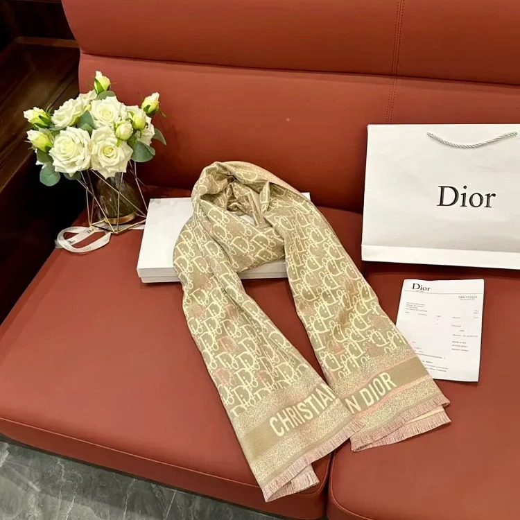 2023 autumn and winter star Yang Mi's new thickened and warm rainbow-colored plaid scarf tassel color-blocked ac shawl