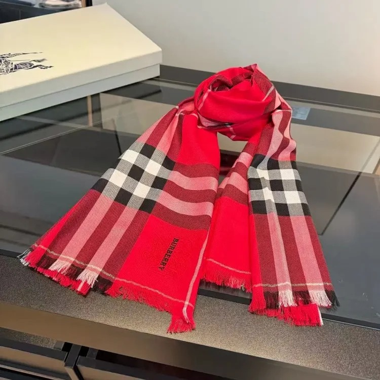 2023 autumn and winter star Yang Mi's new thickened and warm rainbow-colored plaid scarf tassel color-blocked ac shawl