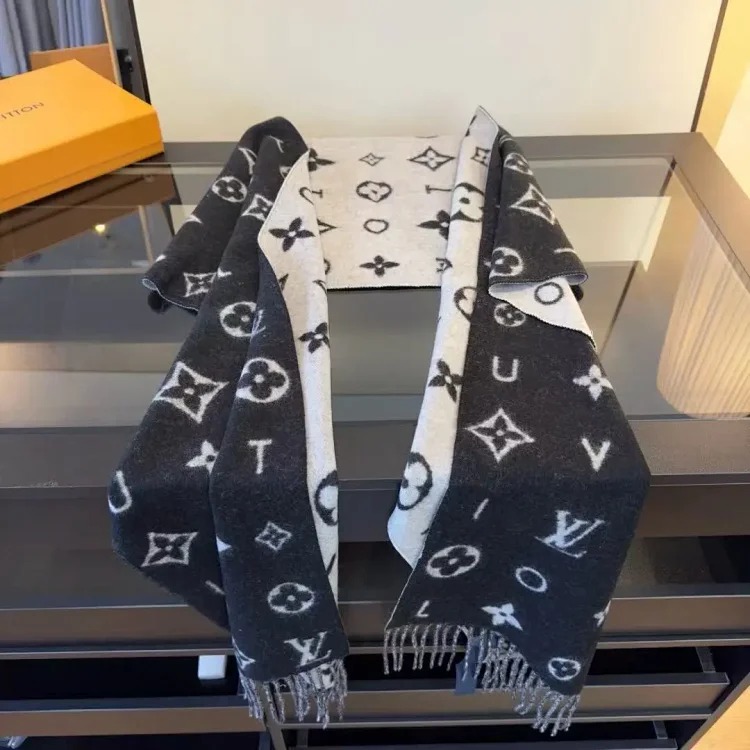 2023 autumn and winter star Yang Mi's new thickened and warm rainbow-colored plaid scarf tassel color-blocked ac shawl