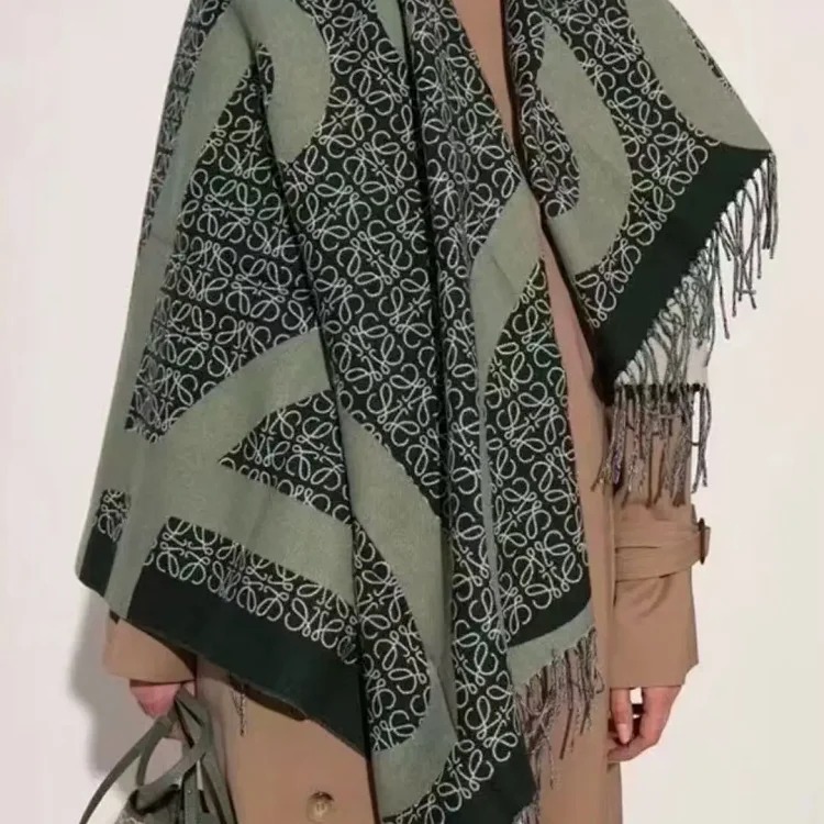 2023 autumn and winter star Yang Mi's new thickened and warm rainbow-colored plaid scarf tassel color-blocked ac shawl