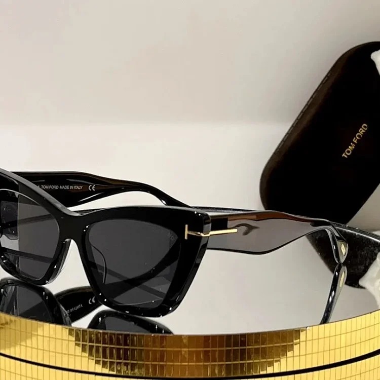 Fashionable and versatile UV protection sunglasses