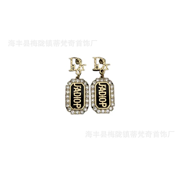 Dijia/Djia CD Pearl Letter Pig Nose Diamond Tassel Star Earrings Women's Silver Needle Retro Style Bee Earrings