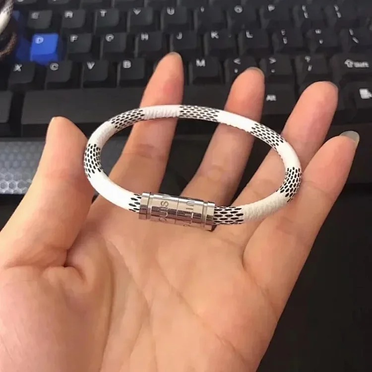 LMagnetic clasp bracelet^