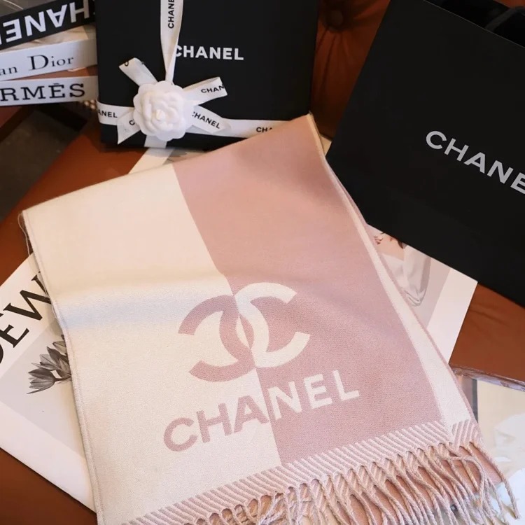 High-quality scarf (double-sided cashmere, packaged in a gift box at the counter)