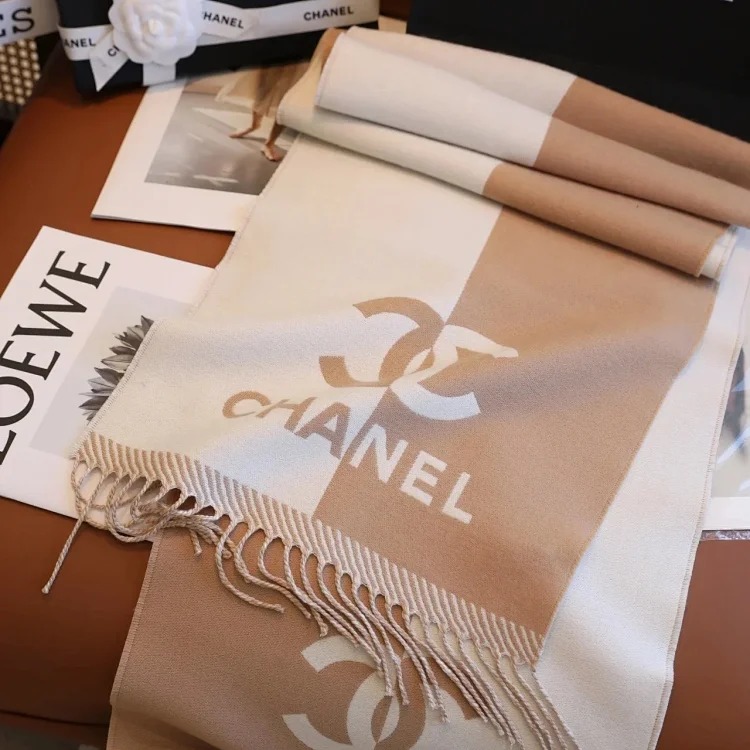 High-quality scarf (double-sided cashmere, packaged in a gift box at the counter)