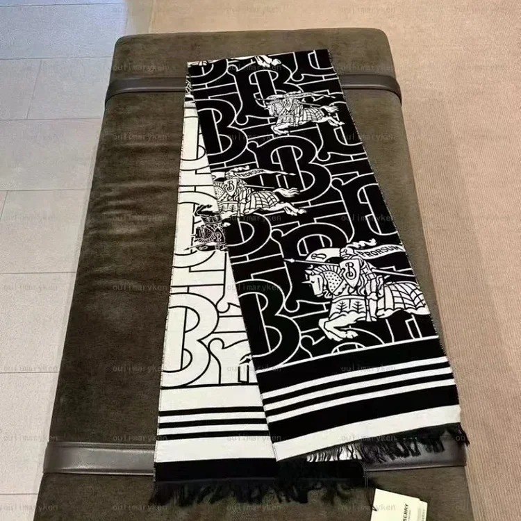 High-quality scarf (double-sided cashmere, packaged in a gift box at the counter)