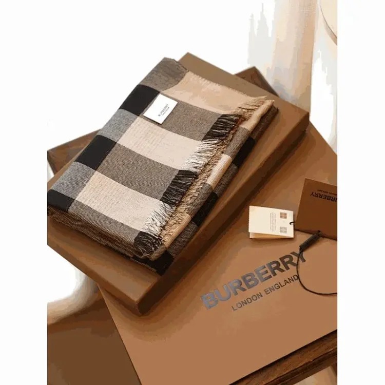 High-quality scarf (double-sided cashmere, packaged in a gift box at the counter)