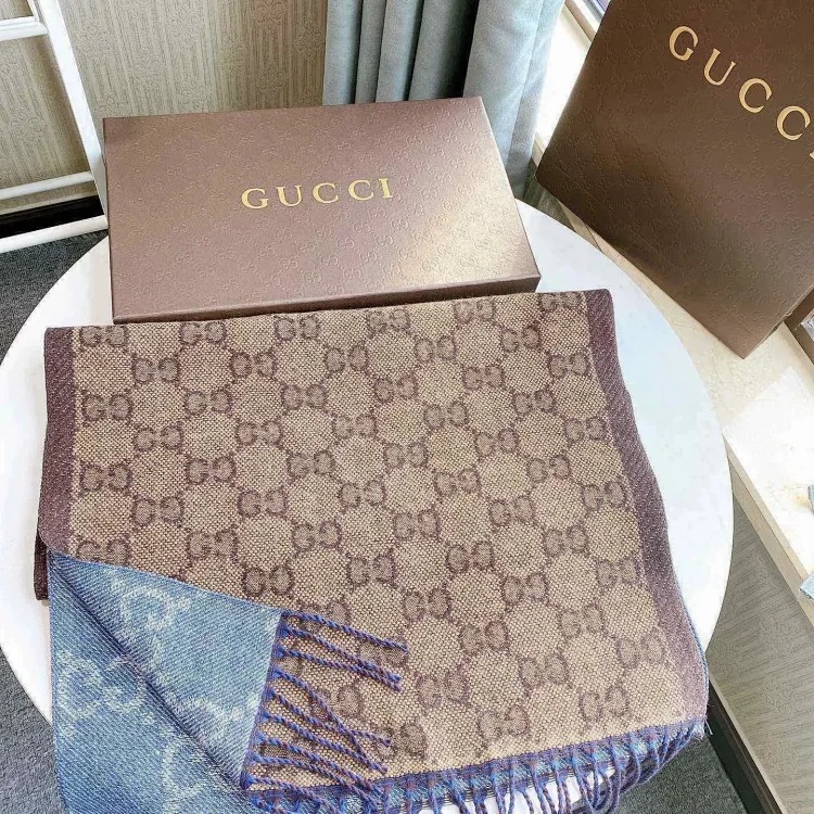 High-quality scarf (double-sided cashmere, packaged in a gift box at the counter)