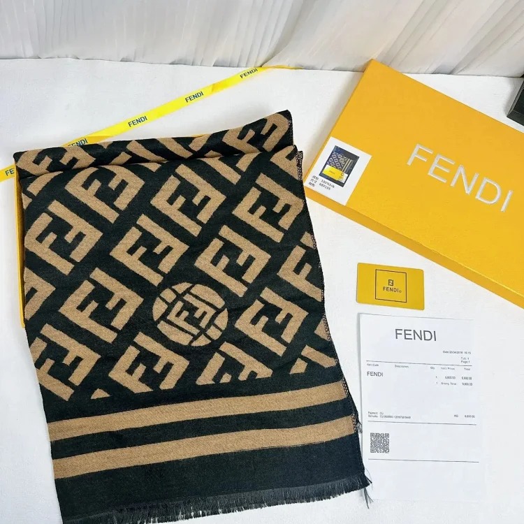 High-quality scarf (double-sided cashmere, packaged in a gift box at the counter)
