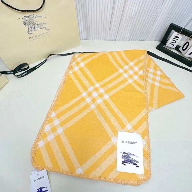 High-quality scarf (double-sided cashmere, packaged in a gift box at the counter)