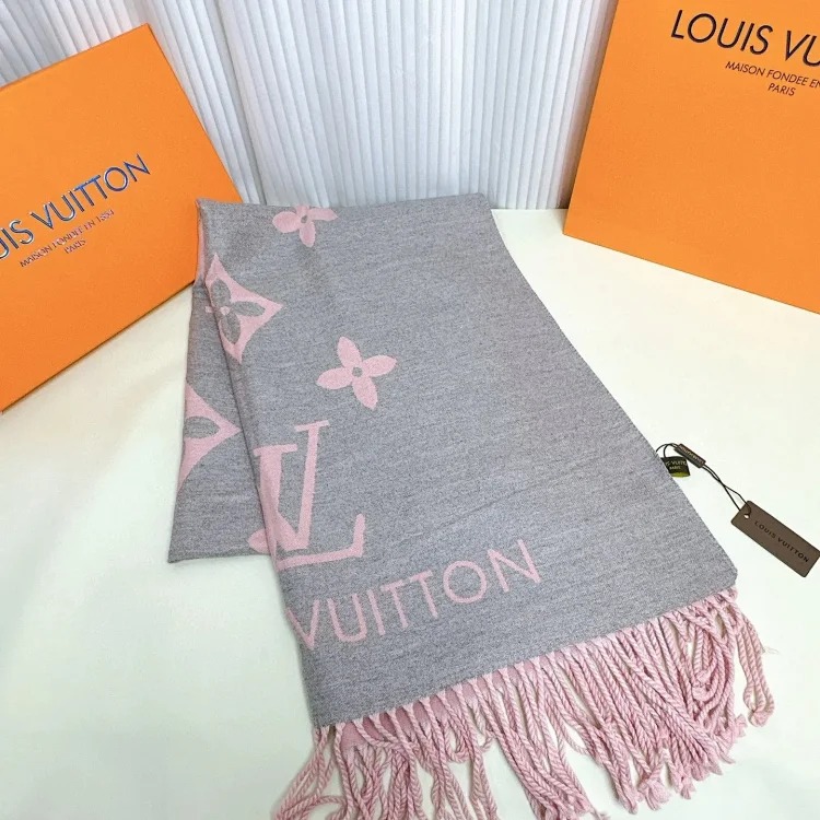High-quality scarf (double-sided cashmere, packaged in a gift box at the counter)