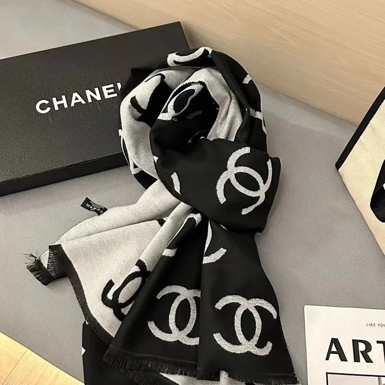 High-quality scarf (double-sided cashmere, packaged in a gift box at the counter)