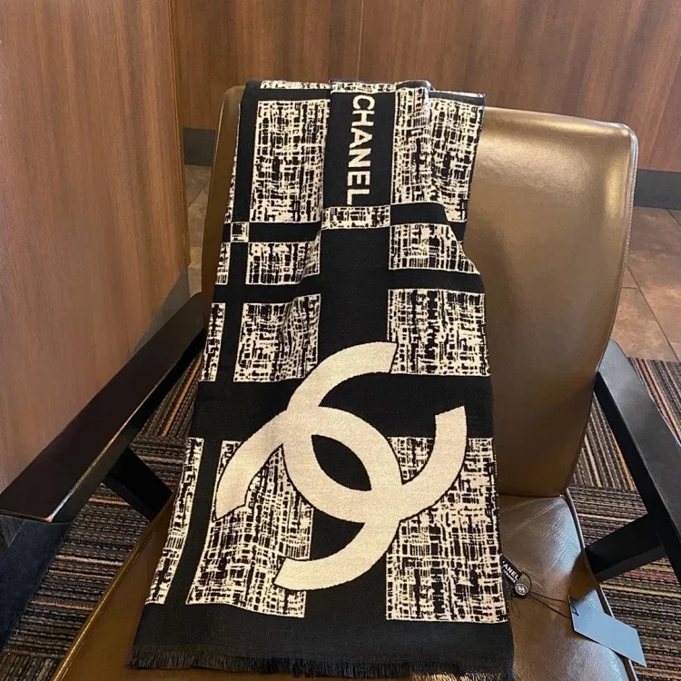 High-quality scarf (double-sided cashmere, packaged in a gift box at the counter)