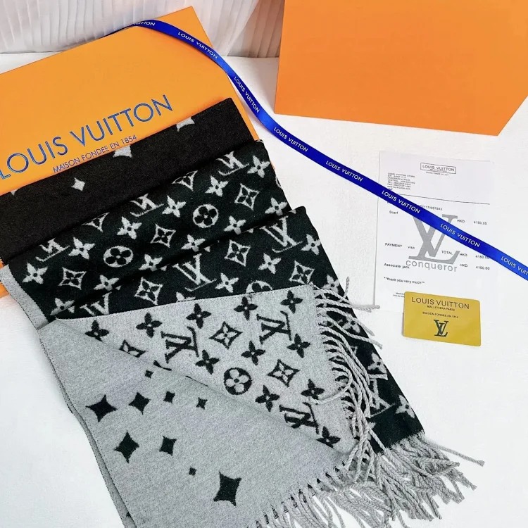 High-quality scarf (double-sided cashmere, packaged in a gift box at the counter)