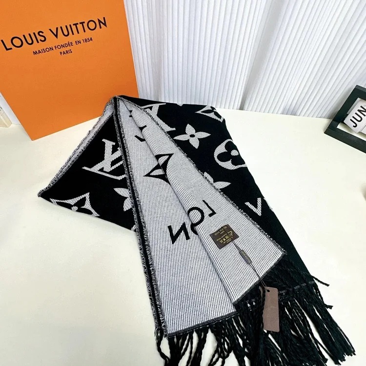 High-quality scarf (double-sided cashmere, packaged in a gift box at the counter)