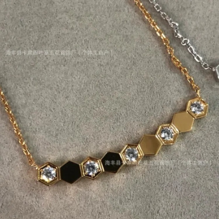 CNC high of Shang M round flower honeycomb smile necklace sun flower rhombus honeycomb necklace 18k rose gold clavicle chain image 3