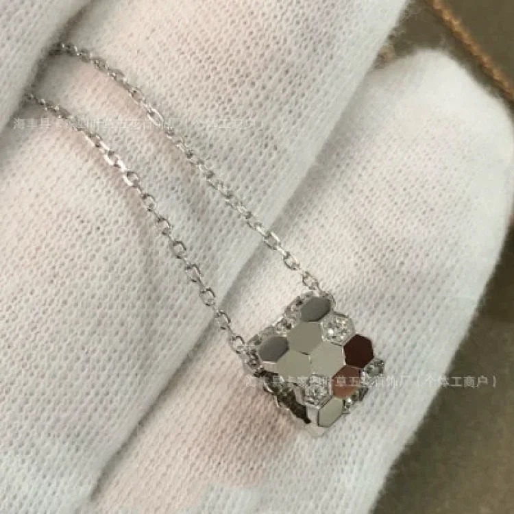 CNC high of Shang M round flower honeycomb smile necklace sun flower rhombus honeycomb necklace 18k rose gold clavicle chain image 6