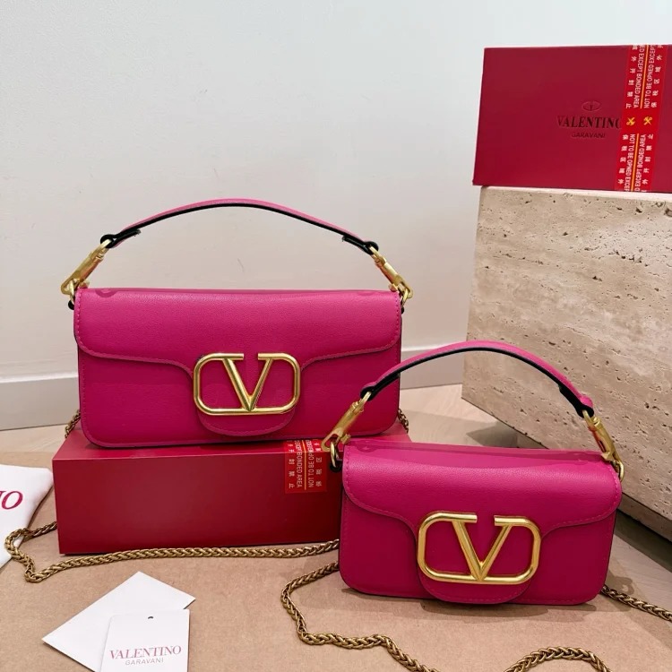 Essentials The new baguette bag is simple and elegant, has a lazy street style, is light in weight and has impressive capacity. It is fashionable and practical, so it is fashionable and esse