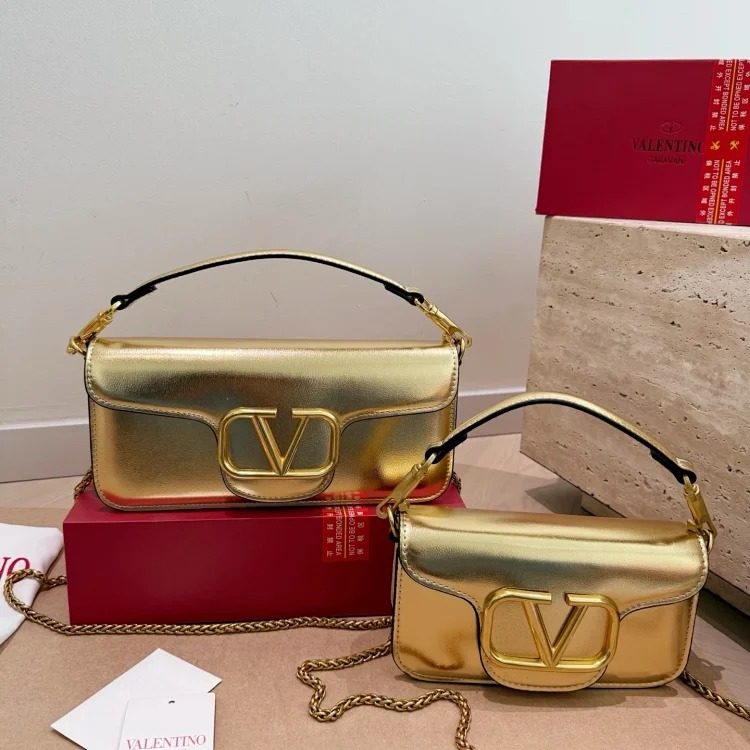 Essentials The new baguette bag is simple and elegant, has a lazy street style, is light in weight and has impressive capacity. It is fashionable and practical, so it is fashionable and esse