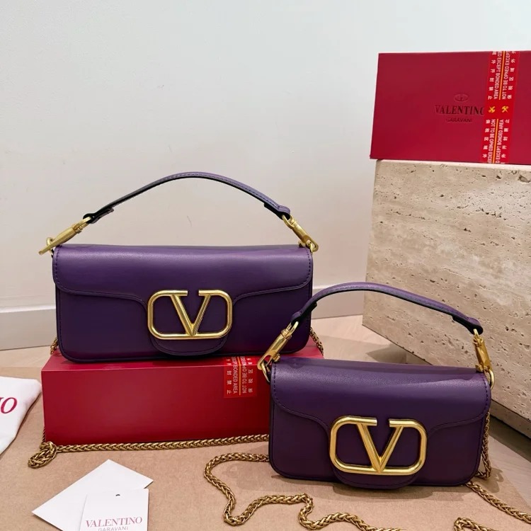 Essentials The new baguette bag is simple and elegant, has a lazy street style, is light in weight and has impressive capacity. It is fashionable and practical, so it is fashionable and esse