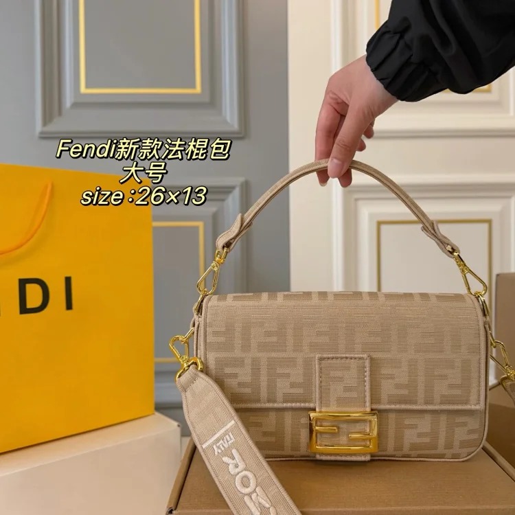 Essentials The new baguette bag is simple and elegant, has a lazy street style, is light in weight and has impressive capacity. It is fashionable and practical, so it is fashionable and esse