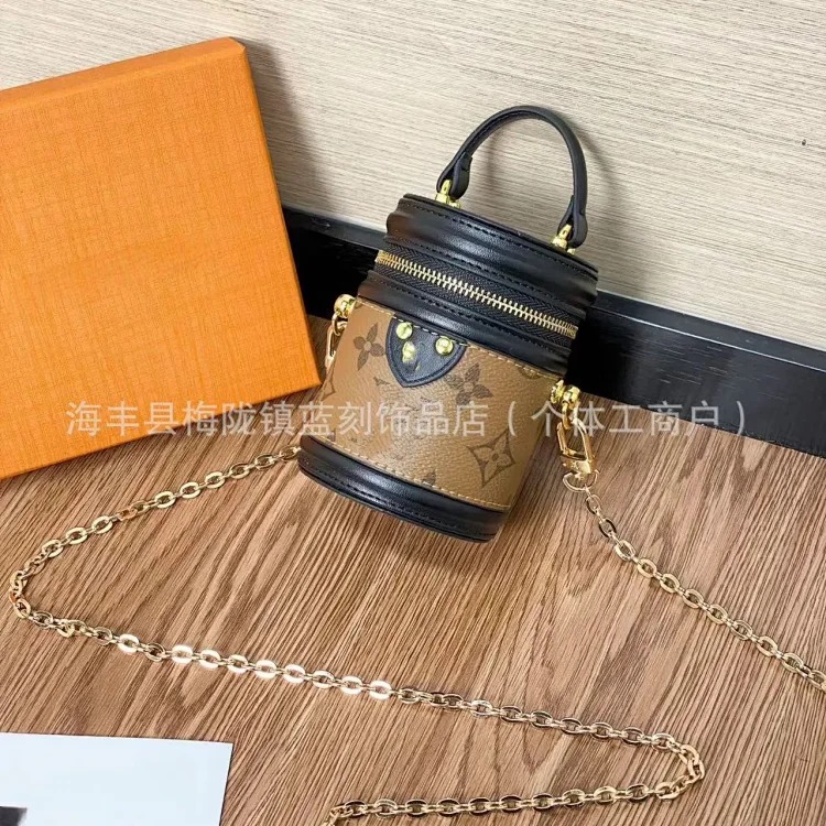 Cartoon kt cat cross-body bag cute bag pendant with zipper metal chain mini bag keychain