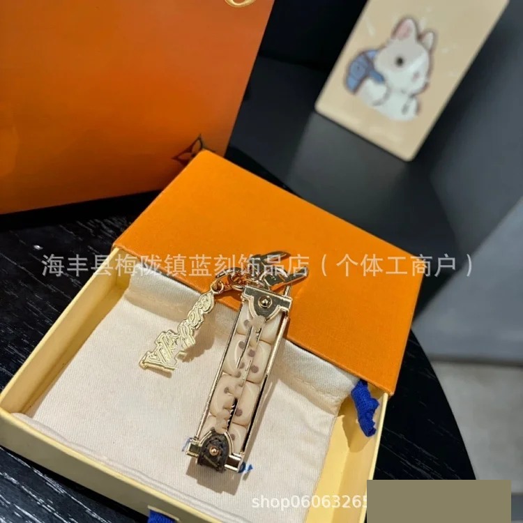 Trendy brand dice square keychain pendant bag chain titanium steel fashion mini bag foreign trade exclusive for drop shipping