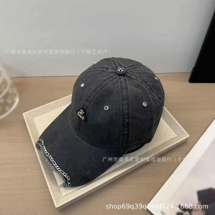 Ready-made old washed baseball cap for women, metal chain peaked cap, men's trendy brand, small soft-top sun hat with a face