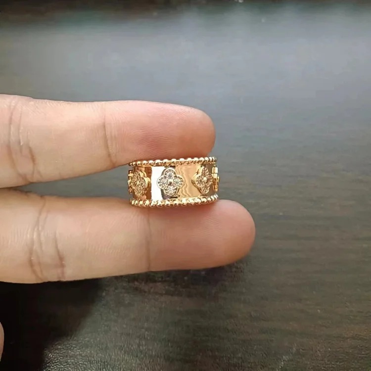 V gold thick-plated 18K gold four-leaf clover kaleidoscope flower petals ring ring manufacturer direct sales gold-plated new model