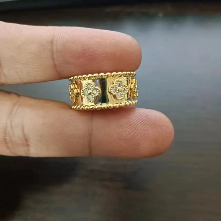 V gold thick-plated 18K gold four-leaf clover kaleidoscope flower petals ring ring manufacturer direct sales gold-plated new model