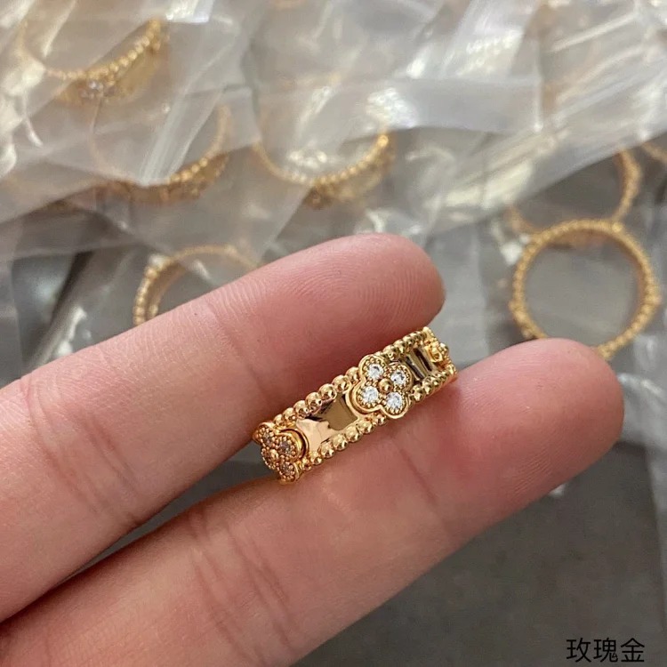 V gold thick-plated 18K gold four-leaf clover kaleidoscope flower petals ring ring manufacturer direct sales gold-plated new model