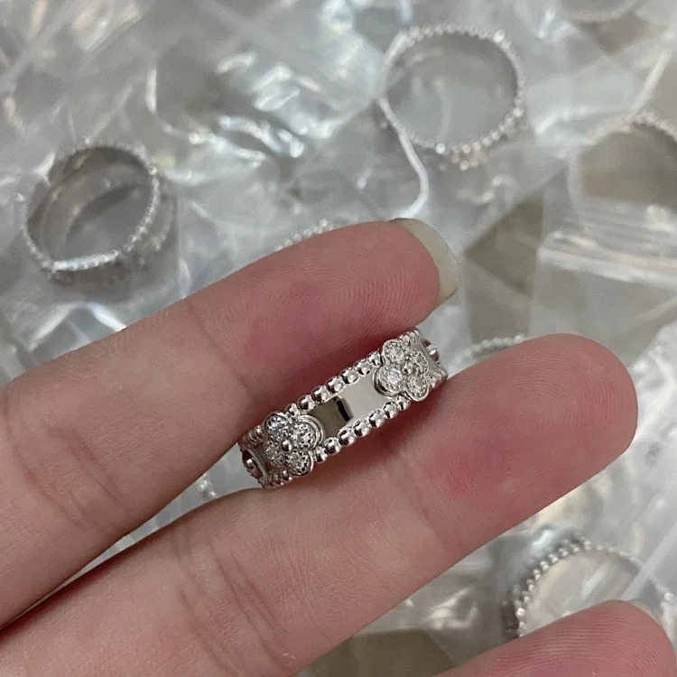 V gold thick-plated 18K gold four-leaf clover kaleidoscope flower petals ring ring manufacturer direct sales gold-plated new model