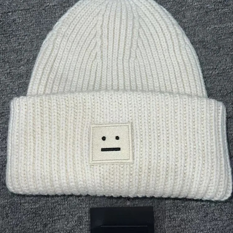 AC smiley square patch rolled hem wool hat