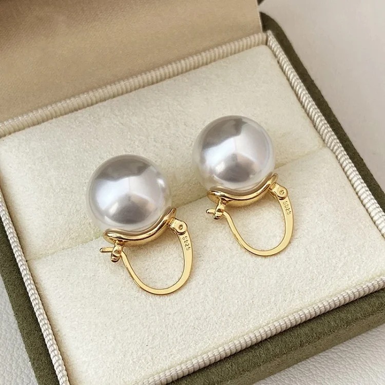 Dong Qing's same style bucket Shijia oversized pearl earrings 2025 new high-end light luxury S925 silver teapot earrings
