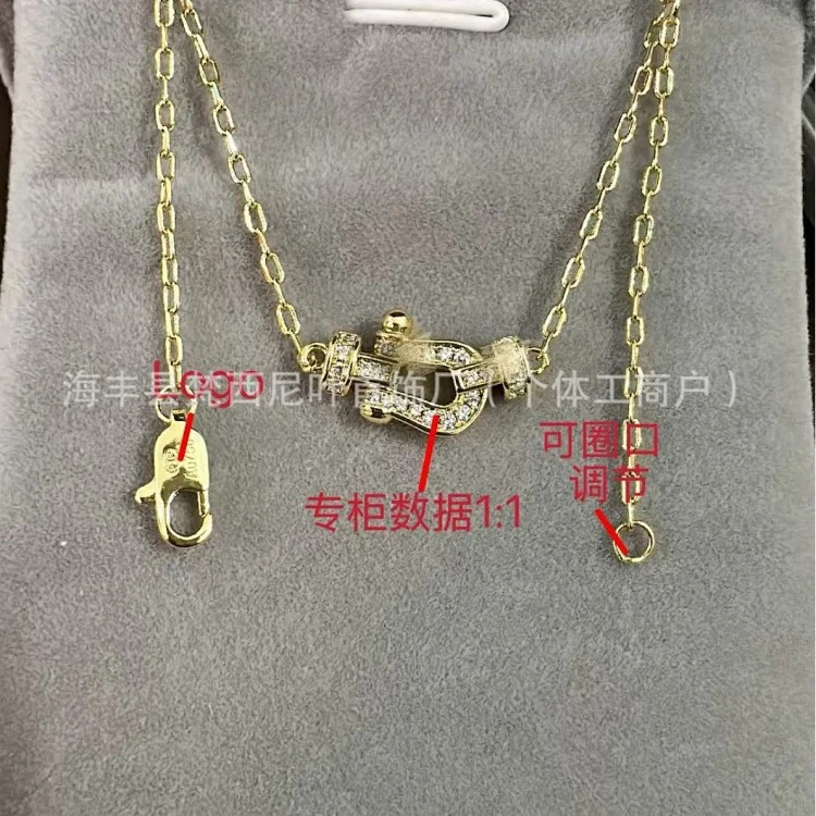 High of the new Ferre family horseshoe buckle full of diamond necklace women's V gold small diamond pendant clavicle chain wholesale manufacturer