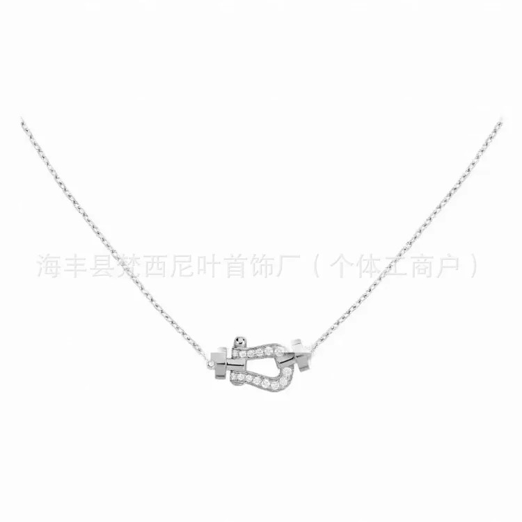 High of the new Ferre family horseshoe buckle full of diamond necklace women's V gold small diamond pendant clavicle chain wholesale manufacturer image 5