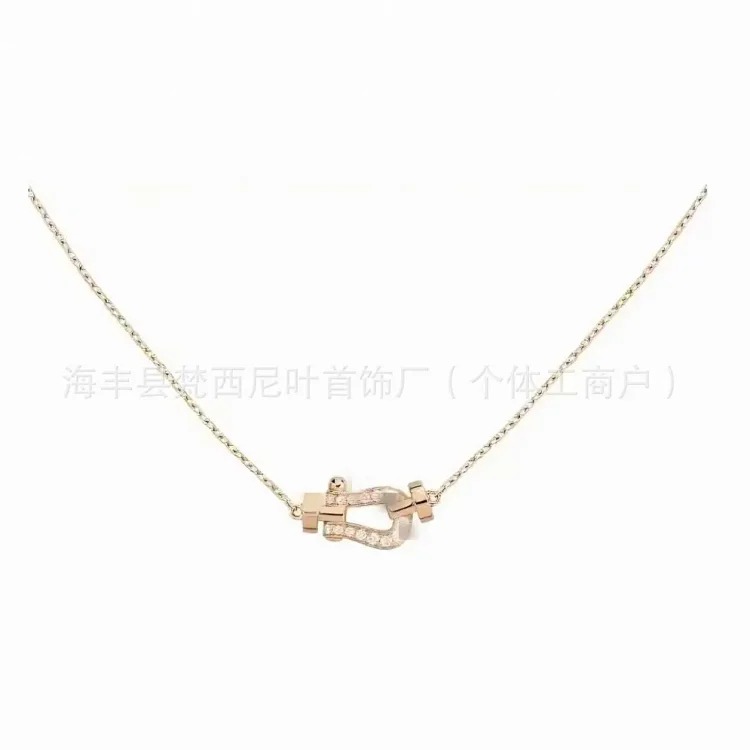 High of the new Ferre family horseshoe buckle full of diamond necklace women's V gold small diamond pendant clavicle chain wholesale manufacturer image 6