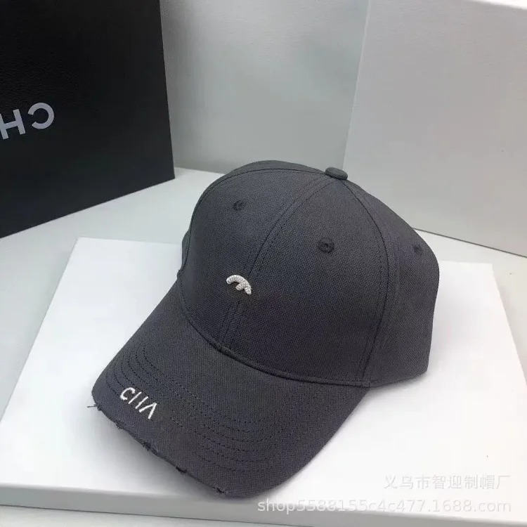 Double embroidered correct letter fashion baseball cap with face display small peaked cap for women and men versatile sun hat