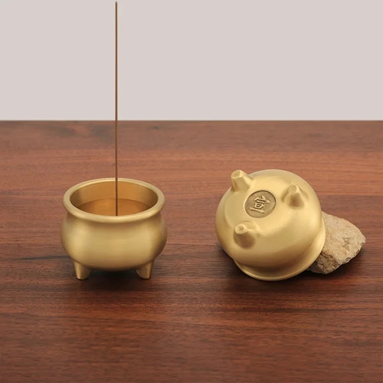 Copper incense burner household incense burner ornaments three-legged antique Xuande small incense burner line incense incense brass sandalwood burner wholesale image 6