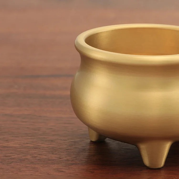 Copper incense burner household incense burner ornaments three-legged antique Xuande small incense burner line incense incense brass sandalwood burner wholesale image 7
