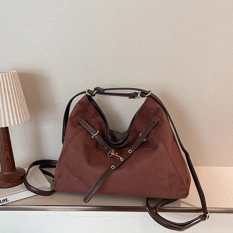 Souvenir shoulder crossbody bag for women, new fashion, high-end, light luxury, versatile commuting large capacity tote bag