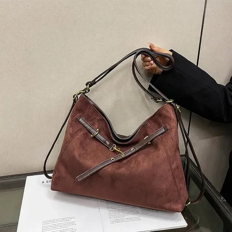 Souvenir shoulder crossbody bag for women, new fashion, high-end, light luxury, versatile commuting large capacity tote bag
