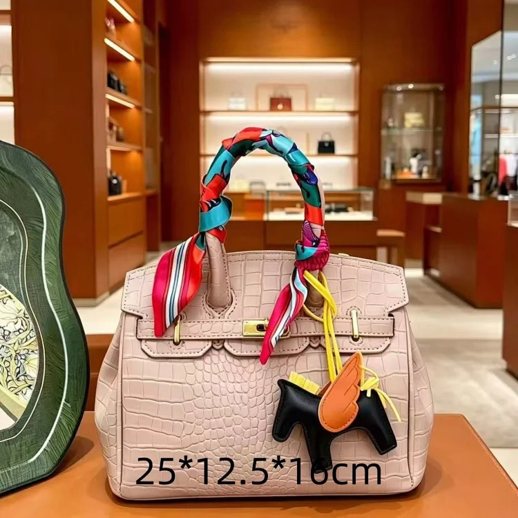 Crossbody bag rhombus chain 2024 high-looking small square bag shoulder bag fashionable commuter outer princess bag image 5