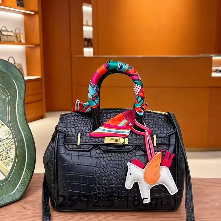 Crossbody bag rhombus chain 2024 high-looking small square bag shoulder bag fashionable commuter outer princess bag image 6