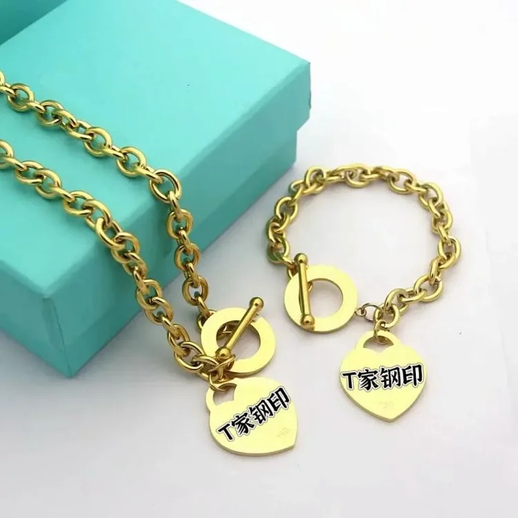 Cartier Cross-border e-commerce T home love bracelet European and American light luxury versatile couple titanium steel bracelet necklace letter pendant heart shape